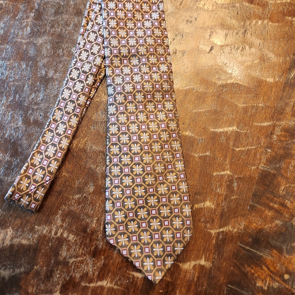 IKE BEHAR New York 100% imported silk made in USA tie geometric floral - NICE - Picture 1 of 6